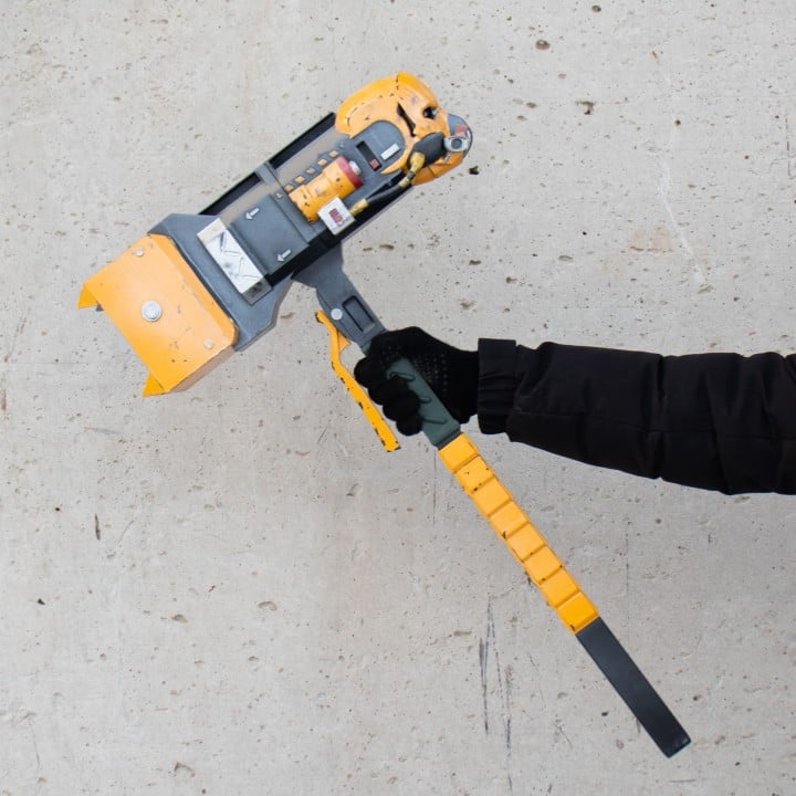 Caustic Heirloom Death Hammer apex legends prop replica 19