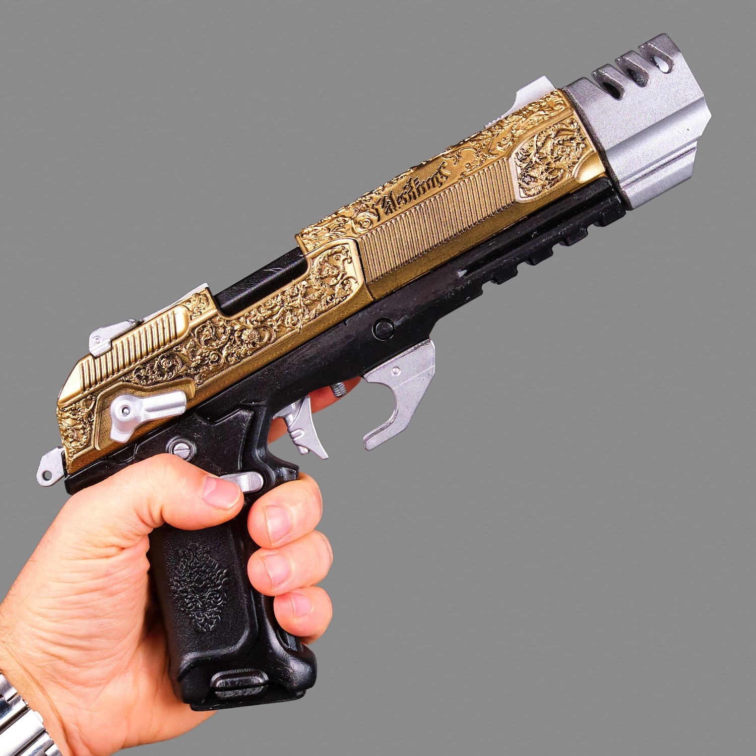 La Chingona Dorada Pistol PREMIUM Replica Prop From Cyberpunk 2077 By Blasters4Masters 1
