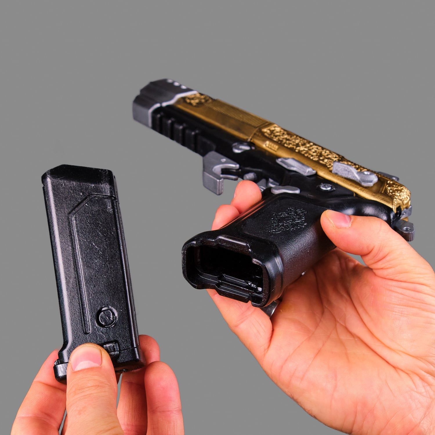 La Chingona Dorada Pistol PREMIUM Replica Prop From Cyberpunk 2077 By Blasters4Masters 10