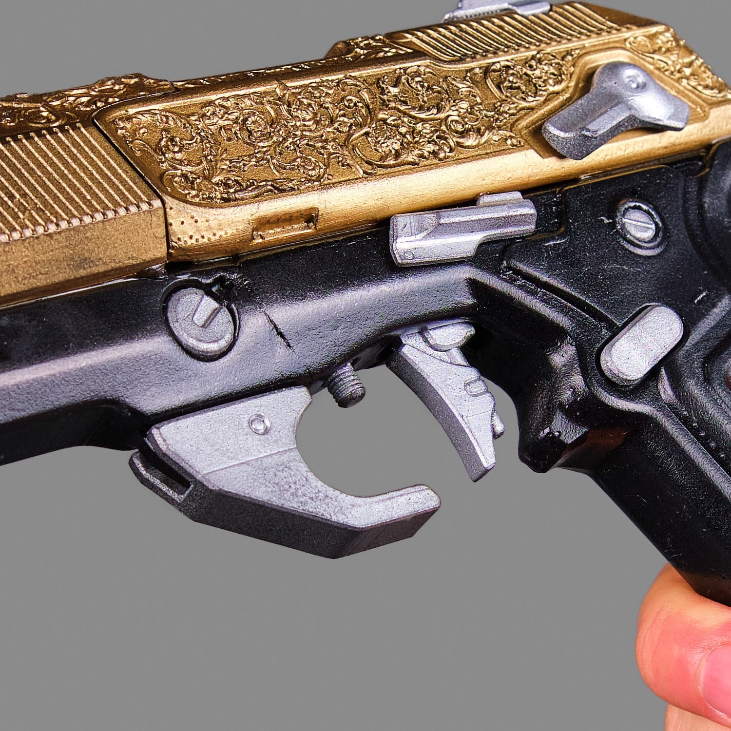 La Chingona Dorada Pistol PREMIUM Replica Prop From Cyberpunk 2077 By Blasters4Masters 6