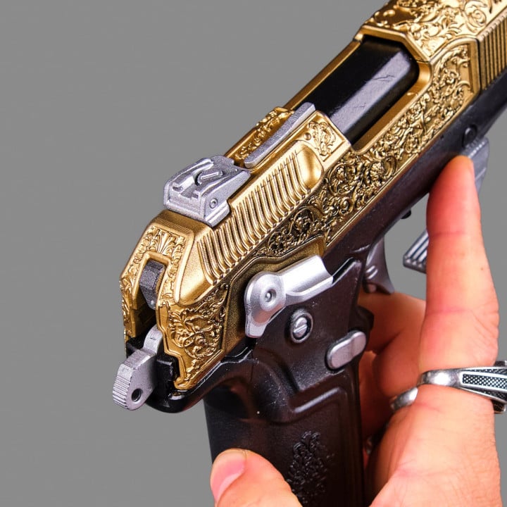 La Chingona Dorada Pistol PREMIUM Replica Prop From Cyberpunk 2077 By Blasters4Masters 5