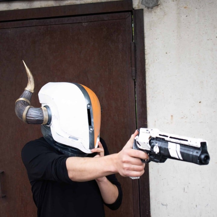 lord shaxx helmet destiny 2 17