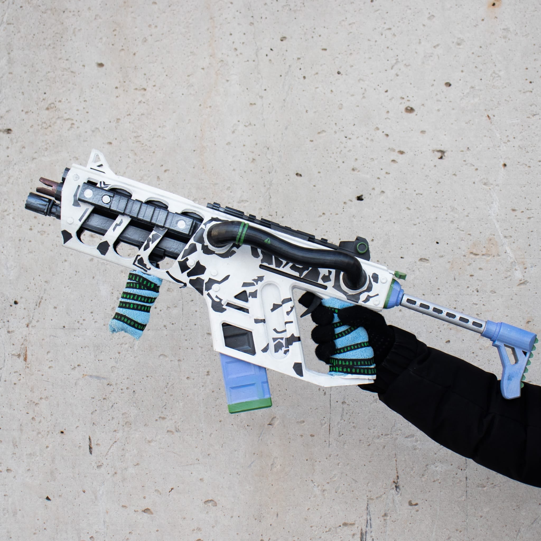 R99 - Outlands Avalanche prop replica - Apex Legends