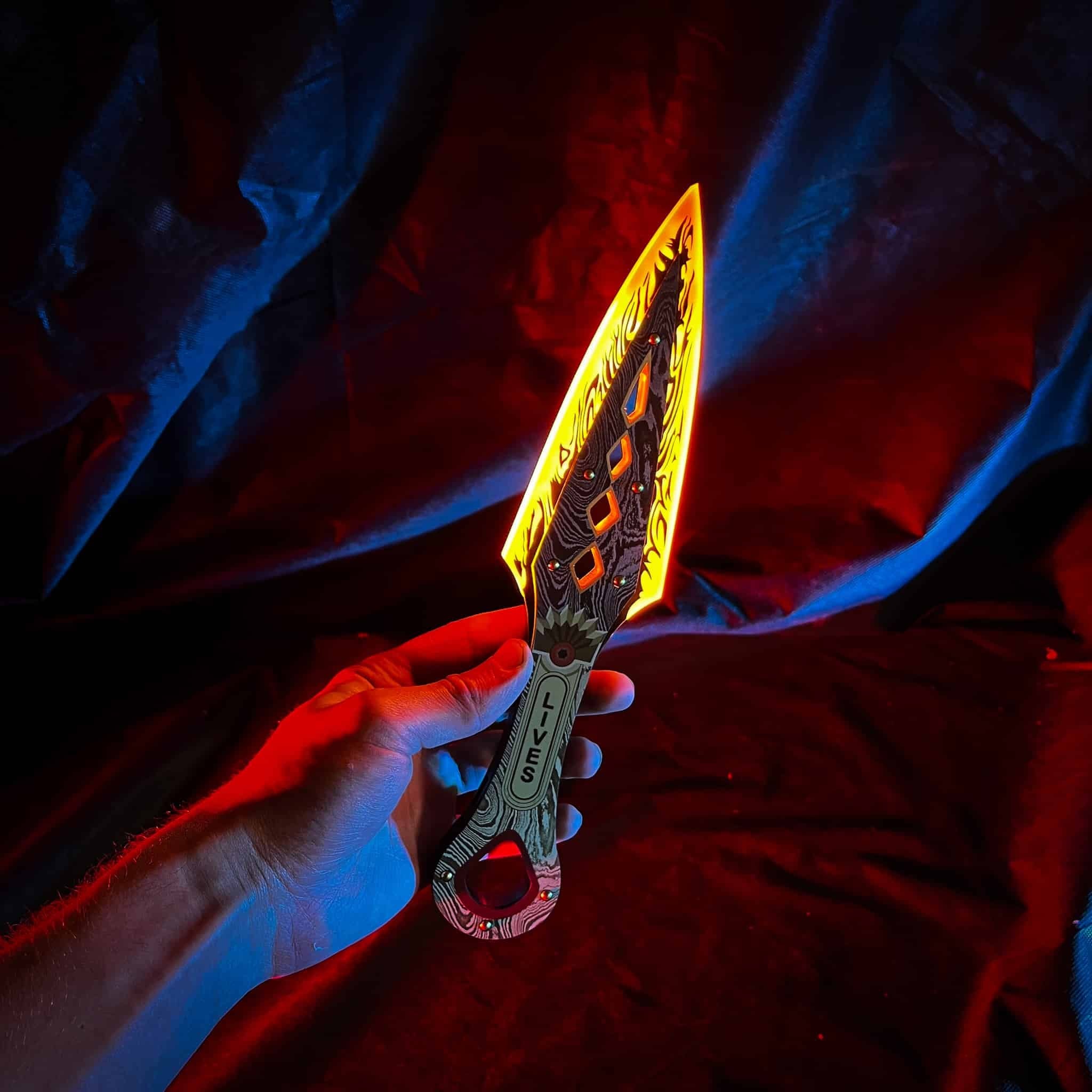 Kunai-Knife-With-Lights—Apex-Legends-1