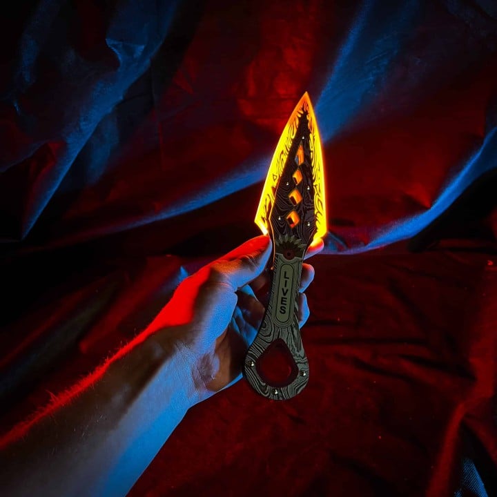 Kunai-Knife-With-Lights—Apex-Legends-4