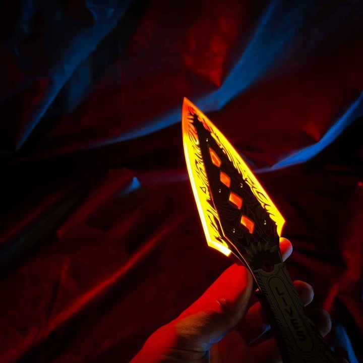 Kunai-Knife-With-Lights—Apex-Legends-6