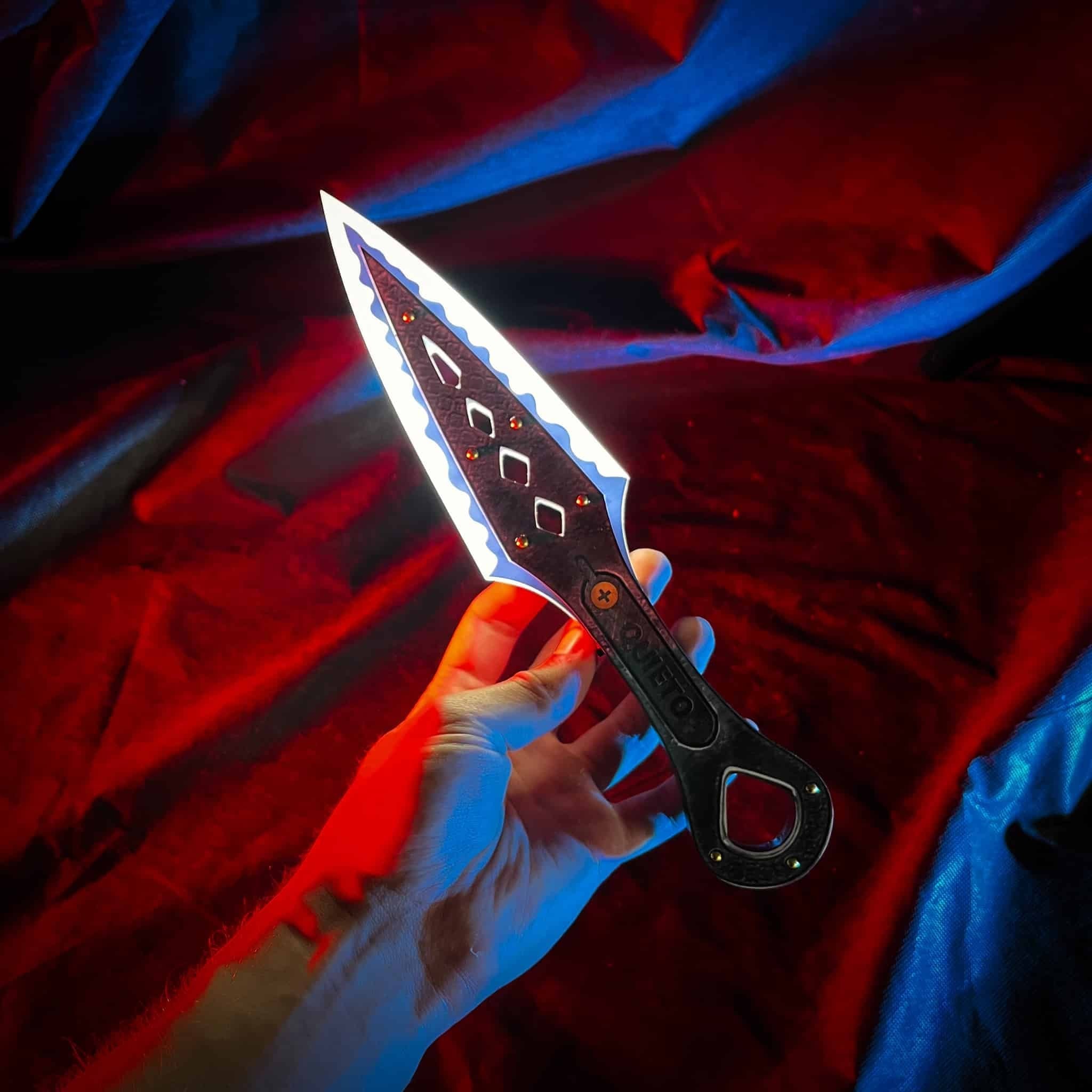 Kunai-Knife-With-Lights—Apex-Legends-9
