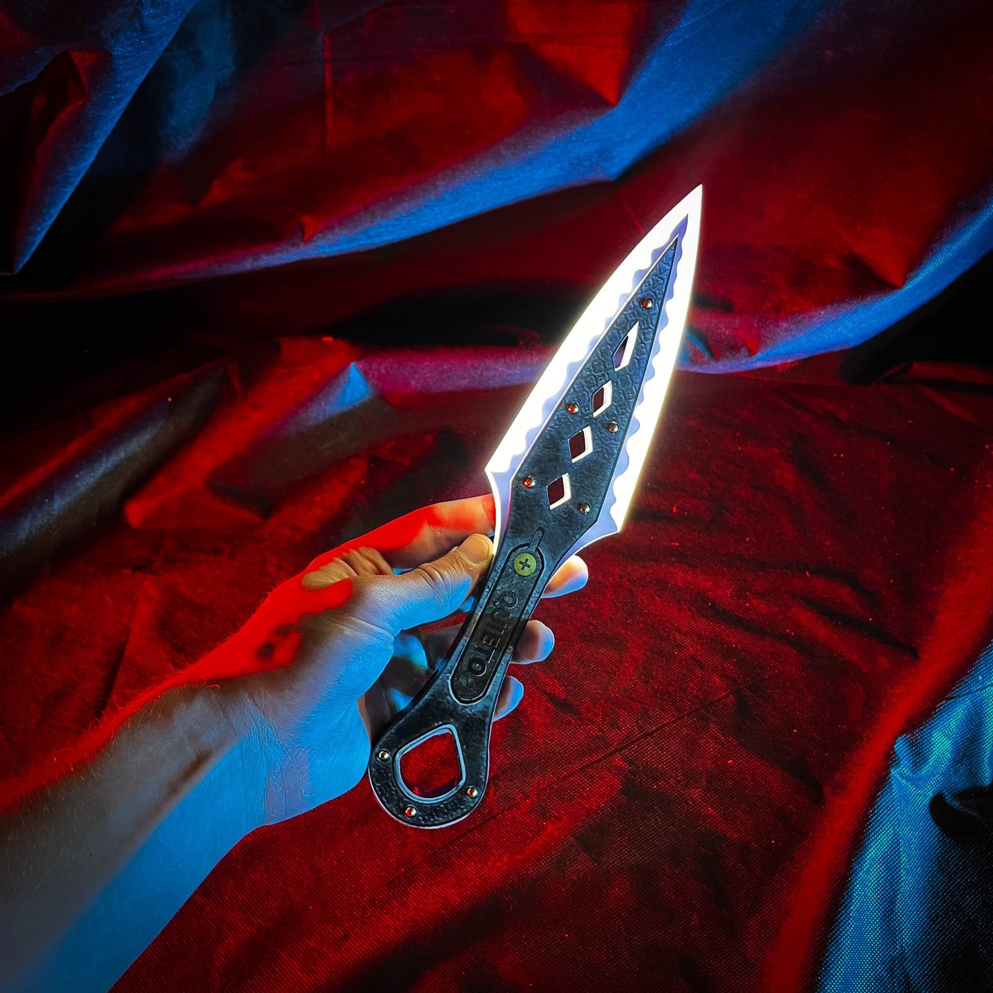 Kunai-Knife-With-Lights—Apex-Legends-12