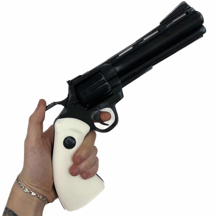 Team Fortress 2 Revolver prop replica by blasters4masters (1)