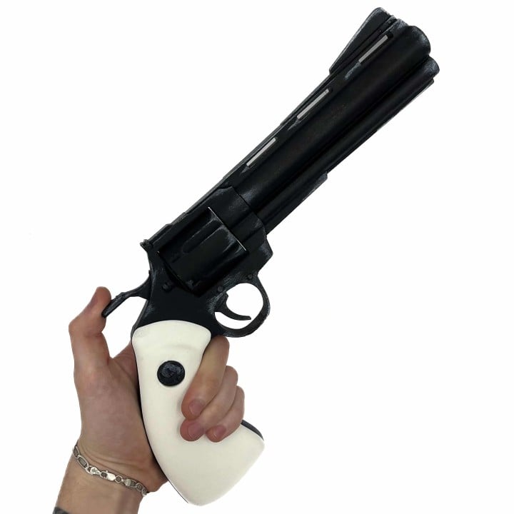 Team Fortress 2 Revolver prop replica by blasters4masters (1)