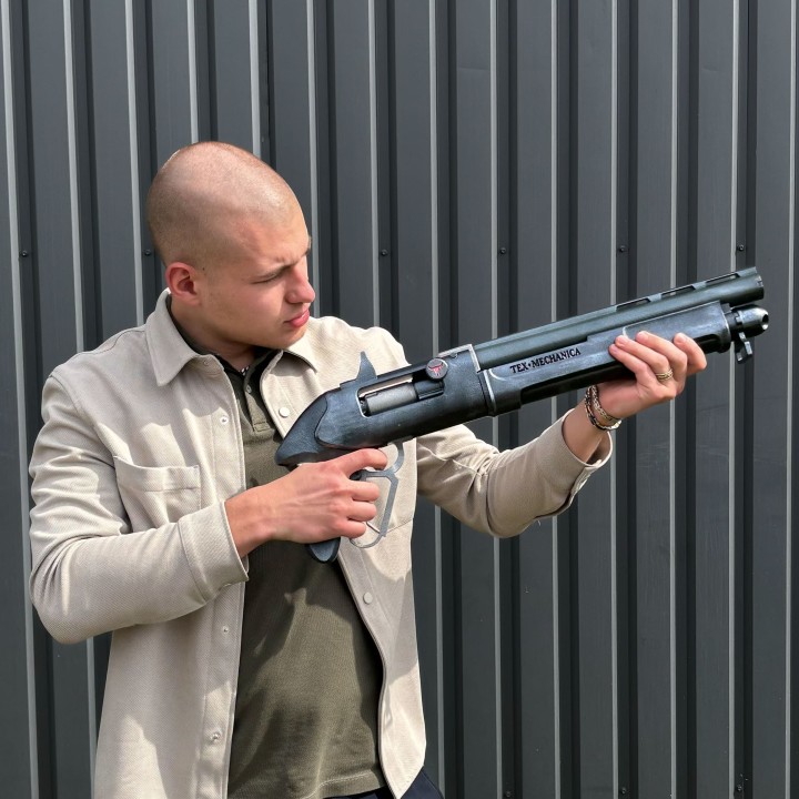 The Chaperone – The Panama Ravine prop replica by blasters4masters (1)