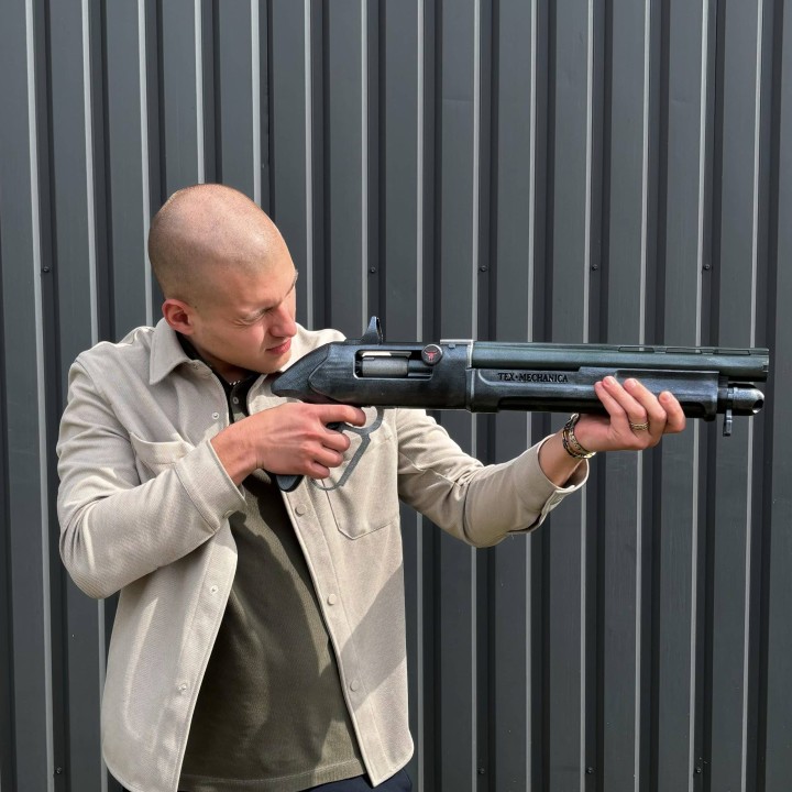 The Chaperone – The Panama Ravine prop replica by blasters4masters (1)