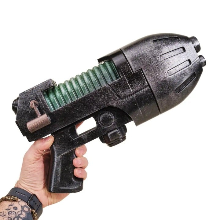 Plasma Pistol Replica Prop From Warhammer 40K By Blasters4Masters 2