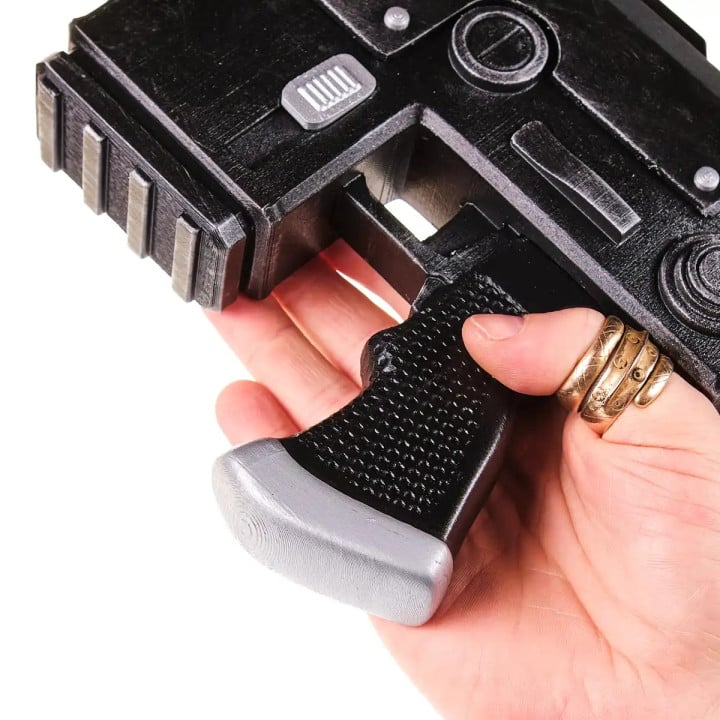 Special Issue Bolt Pistol Replica Prop From Warhammer 40K By Blasters4Masters 2